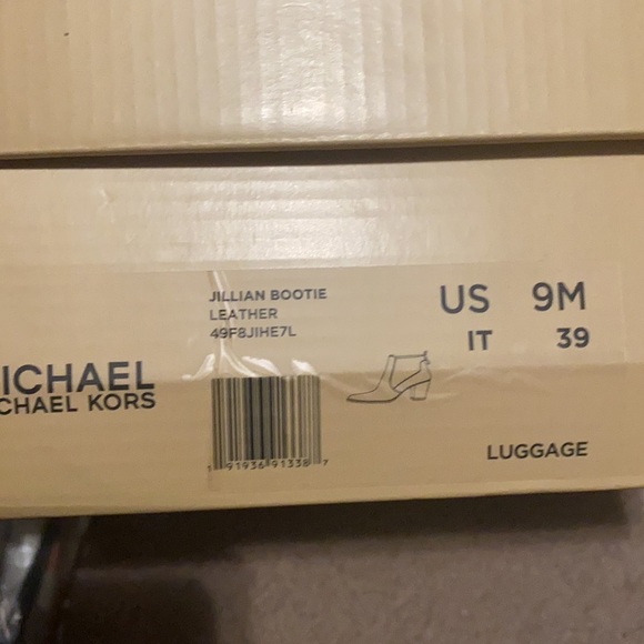 COPY - Michael Kors brown boots. In good condition. - Picture 4 of 5